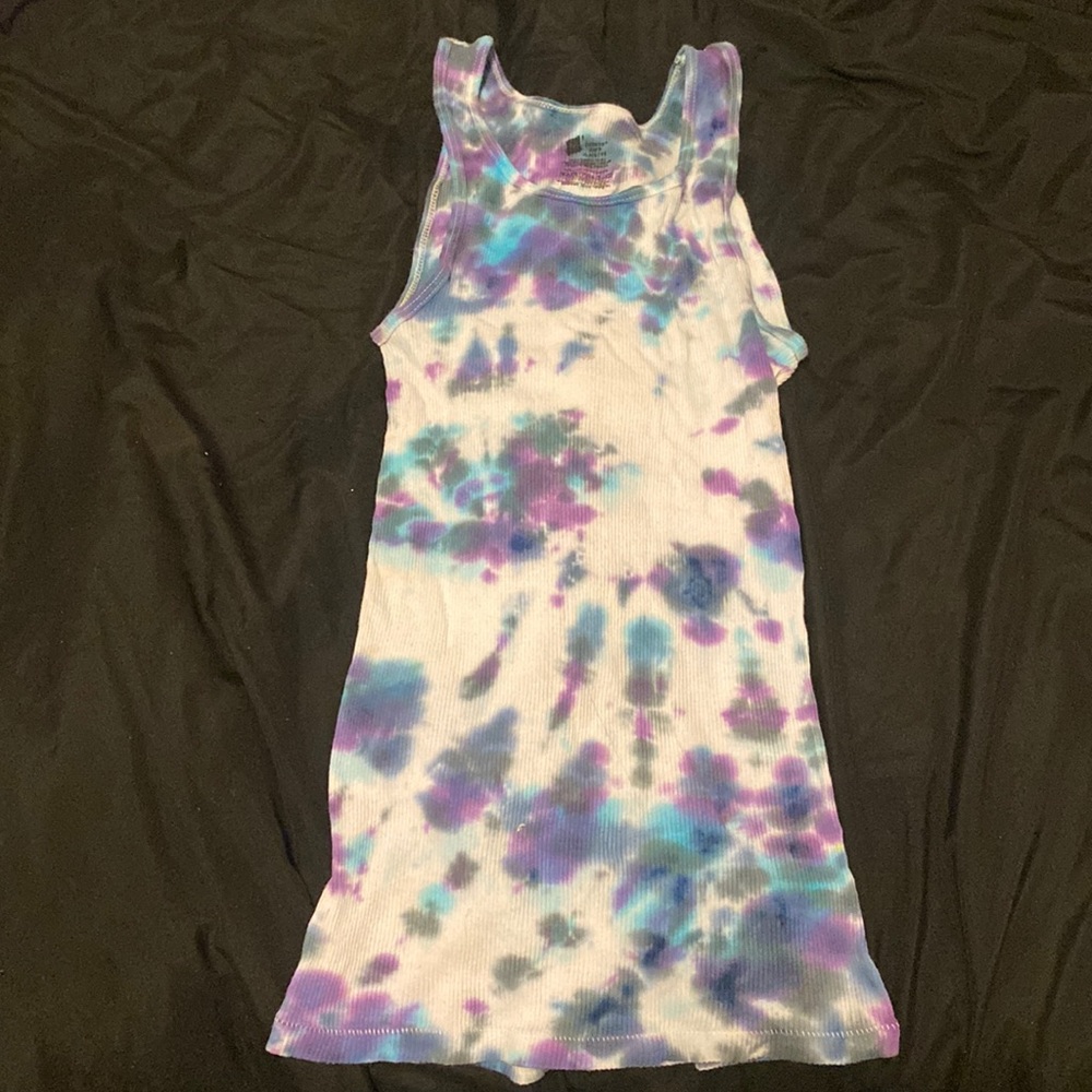 tie-dye tank